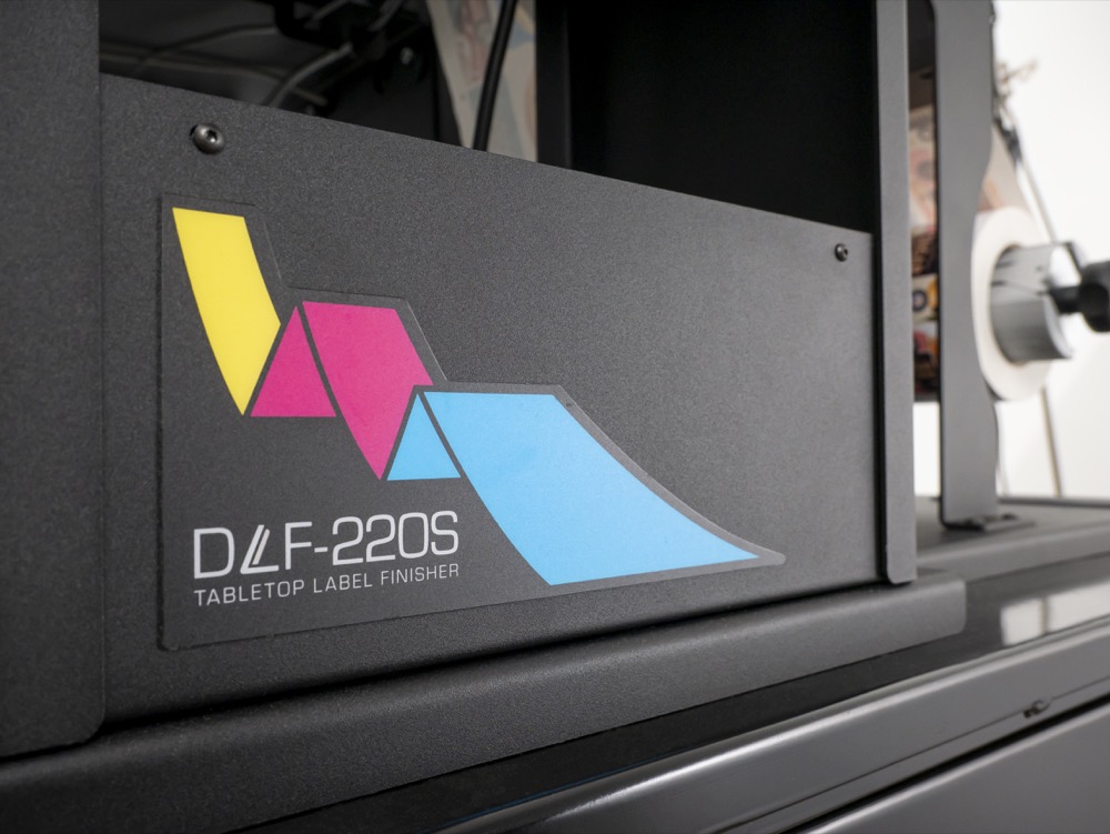 Typenschild des Afinia Label DLF-220S Tabletop Label Finisher